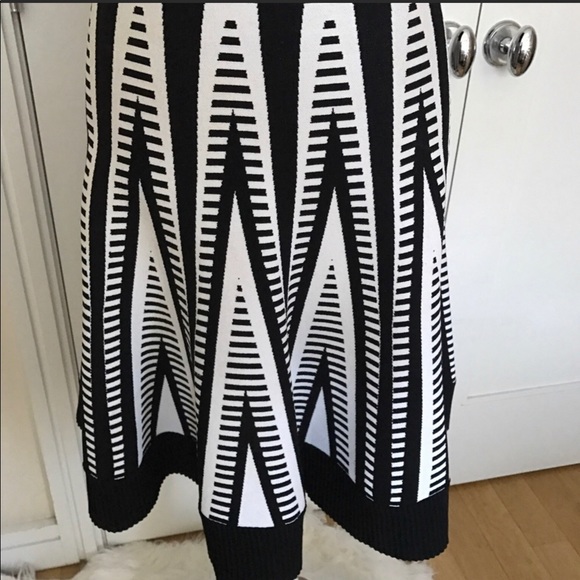 NWT-Alice + Olivia B&W Geometric Print Fit Knit - Picture 6 of 6